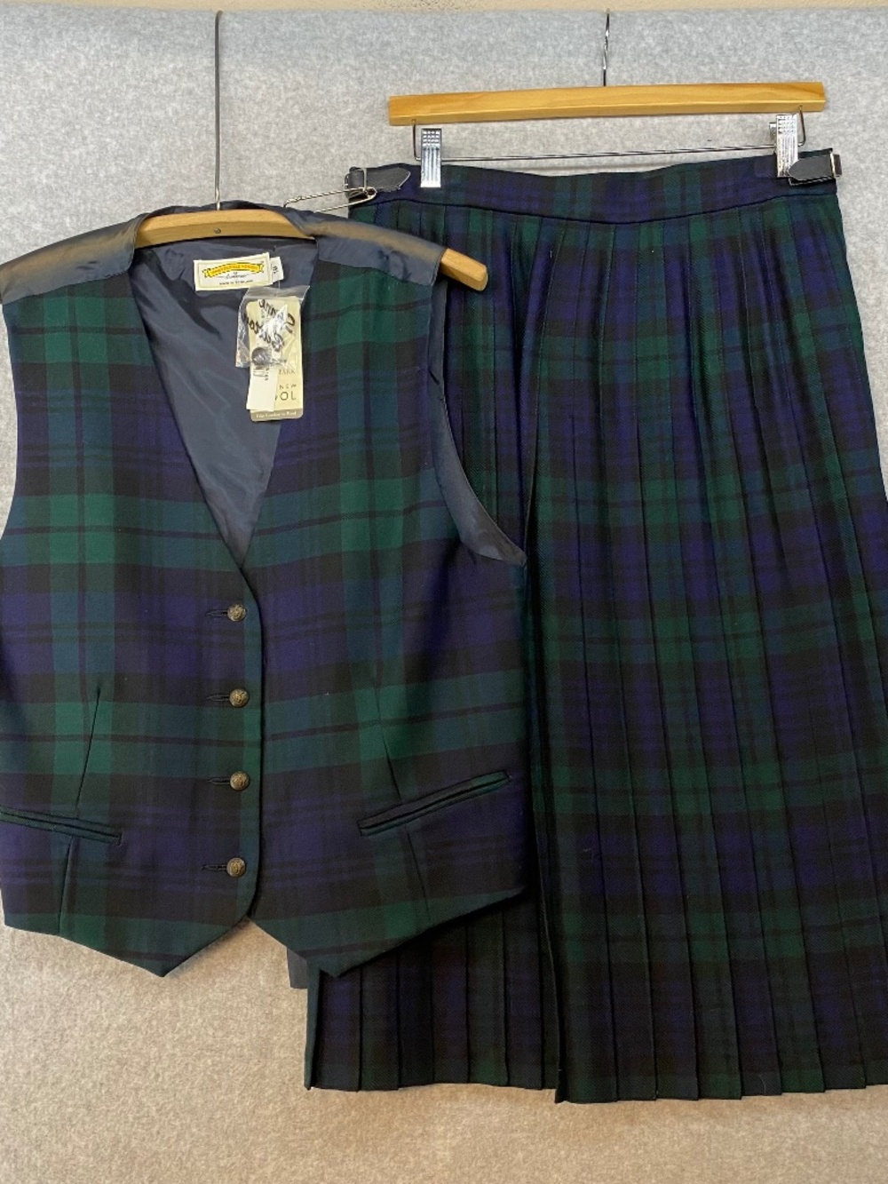 NEW! Pringle Of Scotland Size 16 2PC Wool Red Flannel Vest And Skirt Blackwatch
